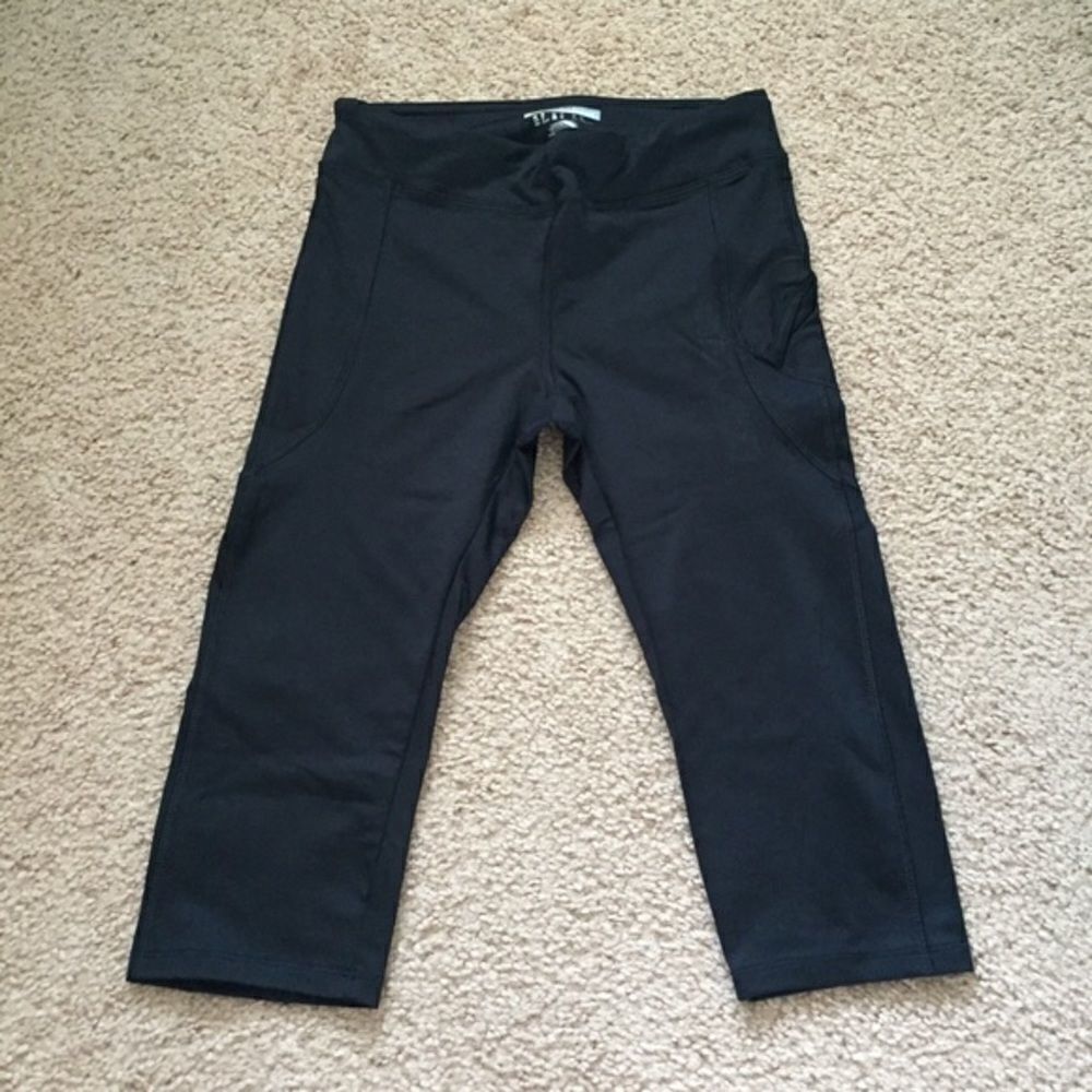 Forever 21 Black Cropped Leggings